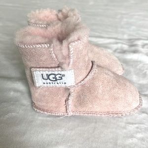 UGG Erin Bootie in Baby Pink Size S 6-12 Mos. Suede Plush Pink Sheepskin Lining